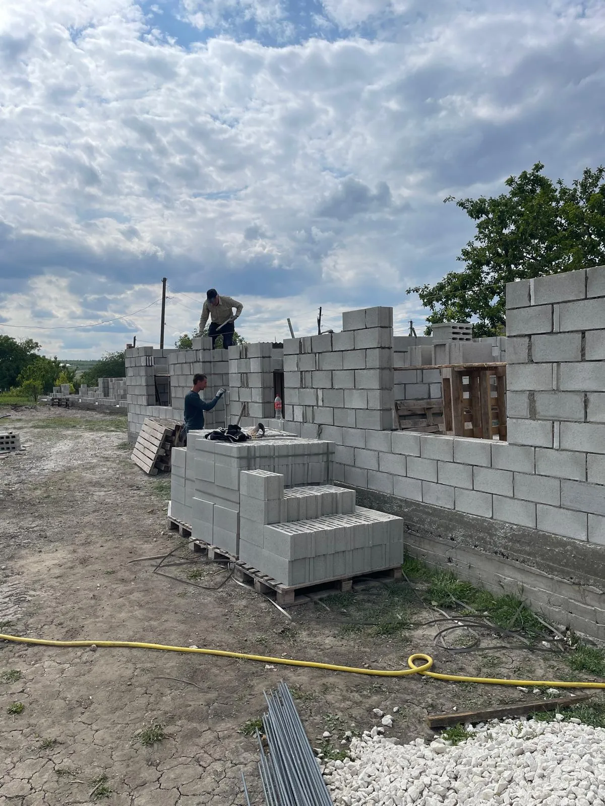Casă de locuit — fundație și pereți din blocuri — 2