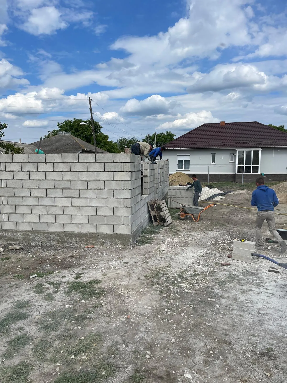 Casă de locuit — fundație și pereți din blocuri — 4